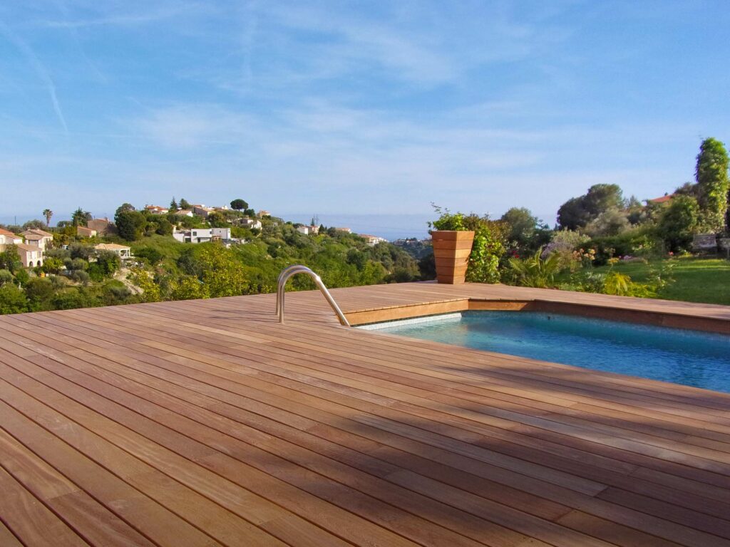 artisan terrasse bois contour de piscine en bois côte d'azur