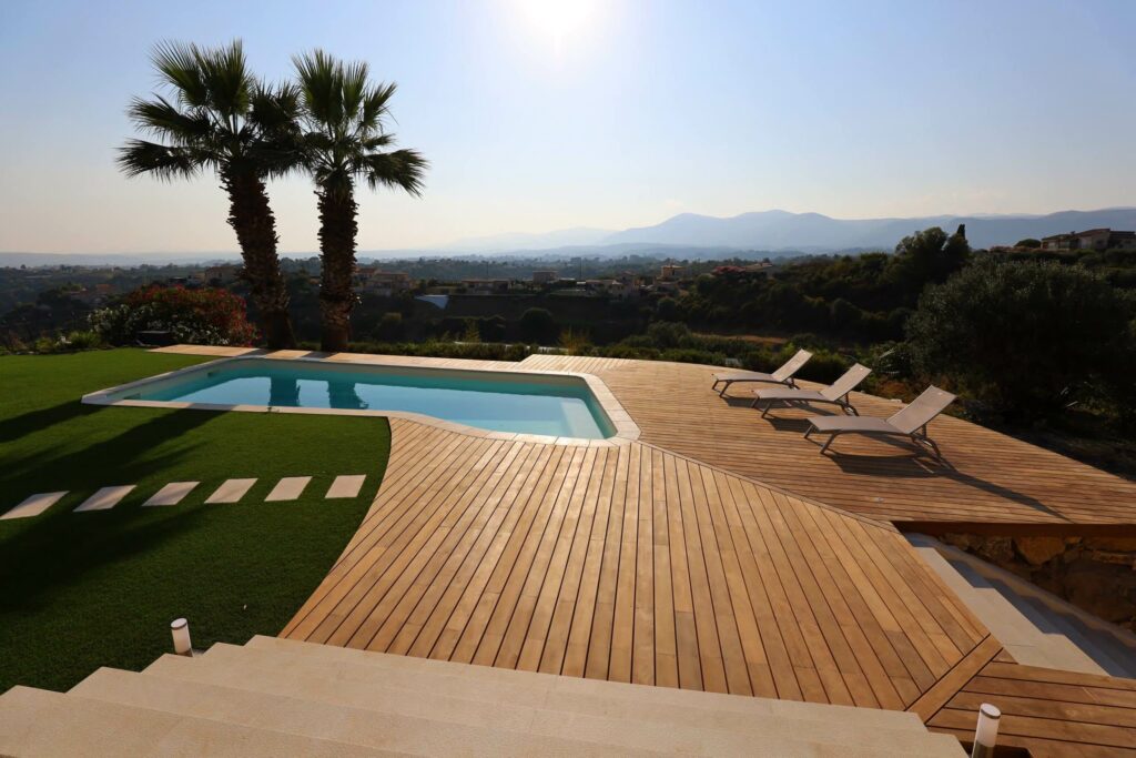 constructeur terrasse bois et contour bois pisicne pour Villa mougin, nice valbonne