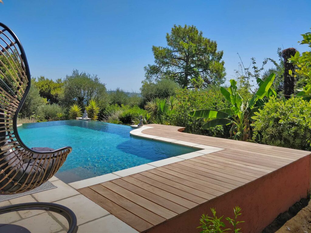 constructeur terrasse bois et contour piscine, mougins Nice et Valbonne