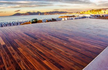 constructeur terrasse en bois pour restaurant plage privée Cannes-Nice