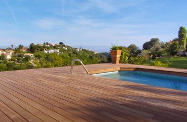 Terrasse en bois contour de piscine